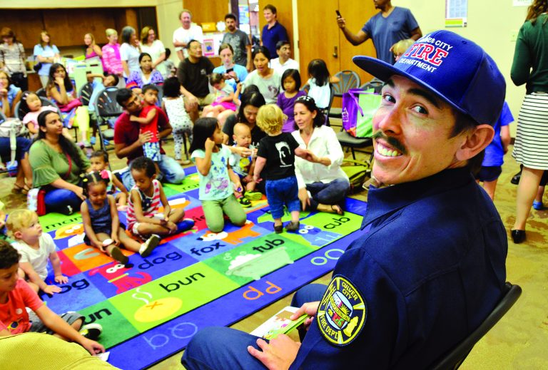 Culver City Firefighters Read to Kids