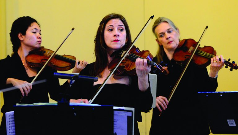 Violinists to perform