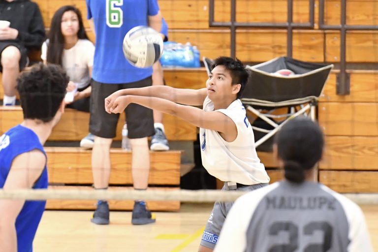 Volleyball team continues to improve despite a losing record