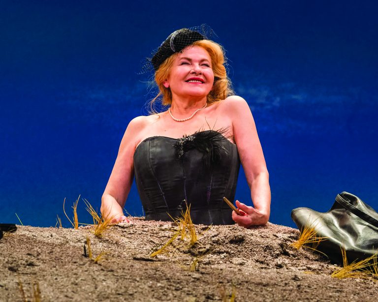 Stage Page – Academy Award-winning Actress Dianne Wiest Stars in ‘Happy Days’